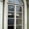 Rüütelkonna hoone restaureeritud aken